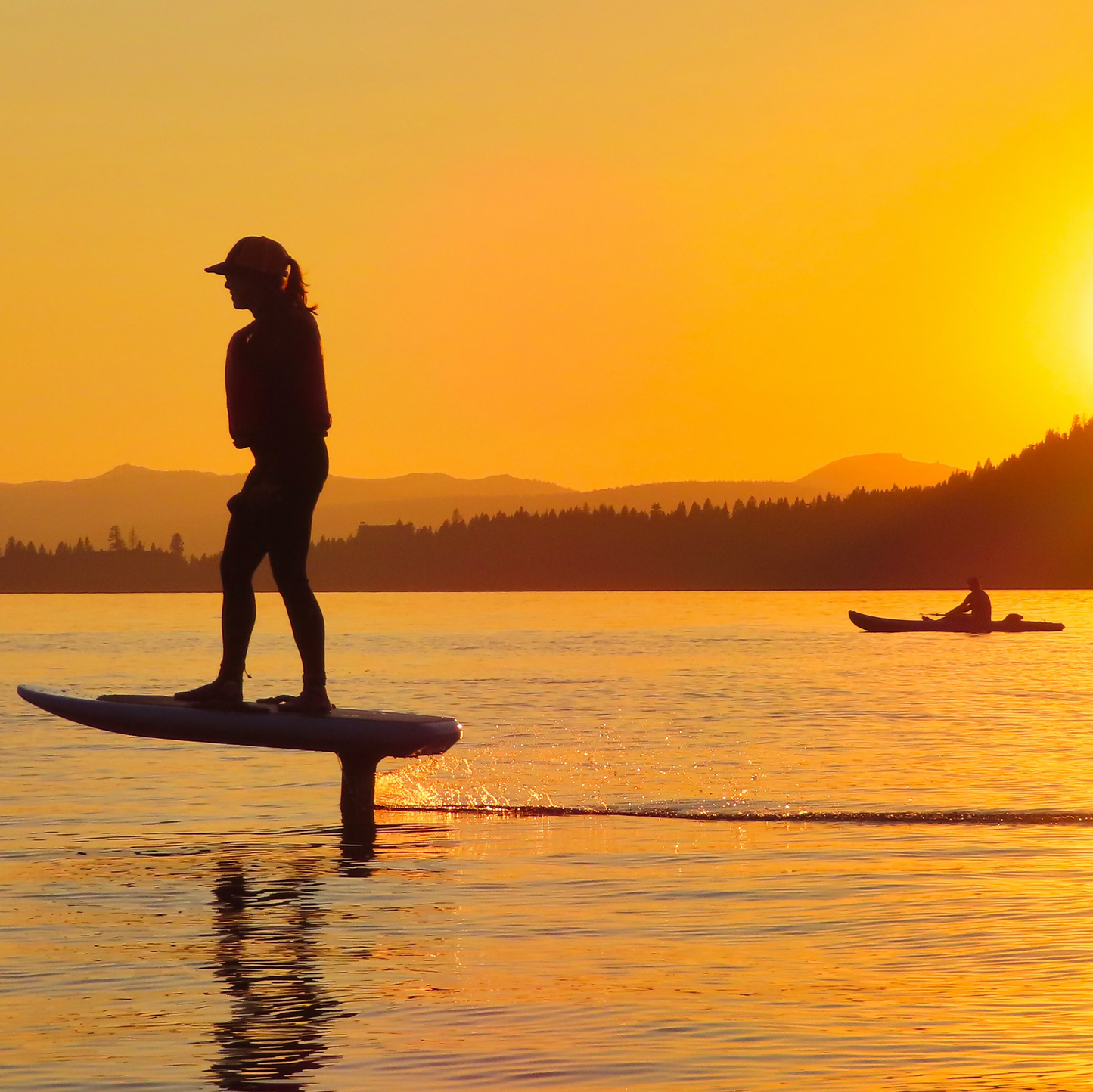 Electric hydrofoil wakeboard