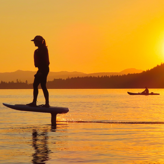 Electric hydrofoil wakeboard